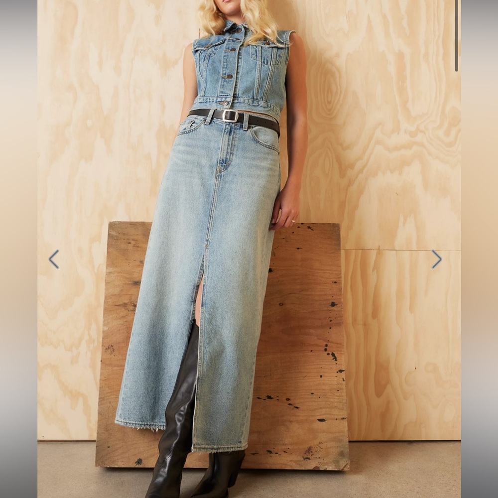 Levi's® Premium
ANKLE COLUMN SKIRT - Size 27